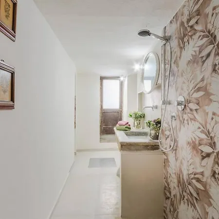 Smart And Convenient Ground Floor Inside Apartment