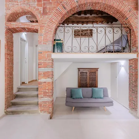 Smart And Convenient Ground Floor Inside Apartment Lucca